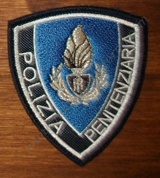 Scudetto da braccio ricamato c. velcro "POLIZIA PENITENZIARIA" Scudetto da braccio ricamato c. velcro "POLIZIA PENITENZIARIA"